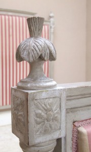 Louis XVI upholstered bed finial